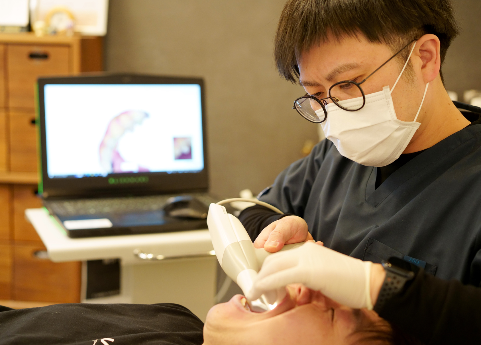 口腔内スキャナーを用いたインプラント治療